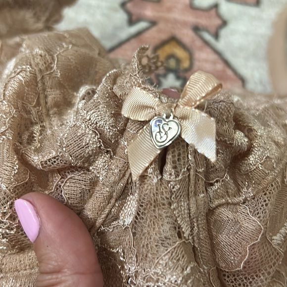 ✨ Victoria’s Secret ✨ EUC Body By Victoria Nude Unlined Demi Lace Bra 34C - Picture 3 of 8